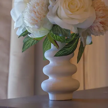 Superbe Triplex De 200 M² A Avec Parking - Fr-1-864-1 *